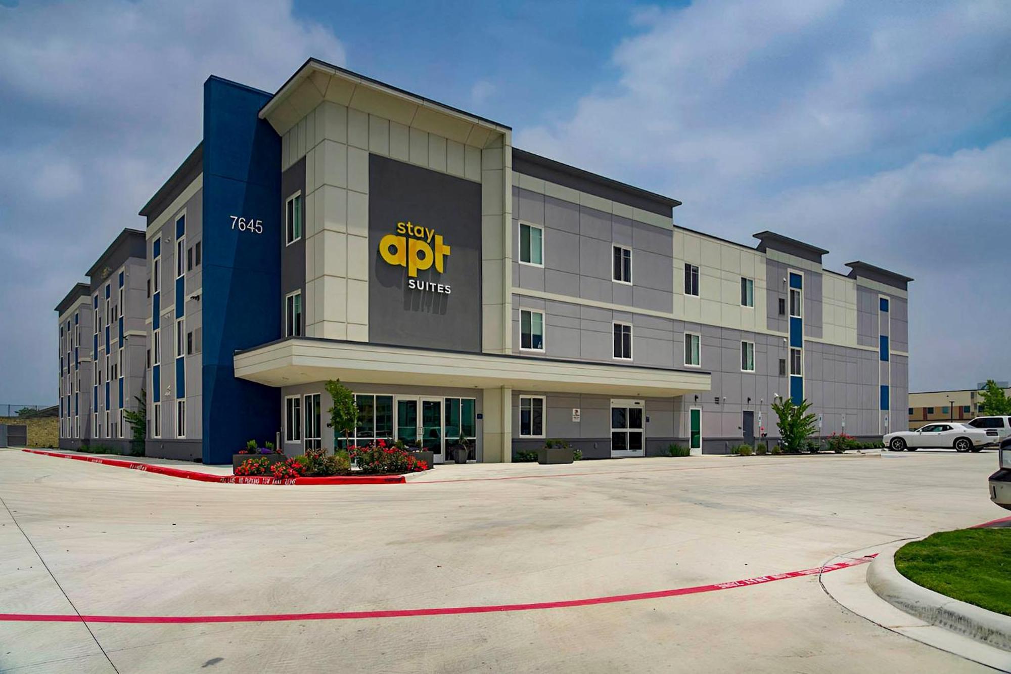Stayapt Suites San Antonio-Randolph Live Oak ภายนอก รูปภาพ